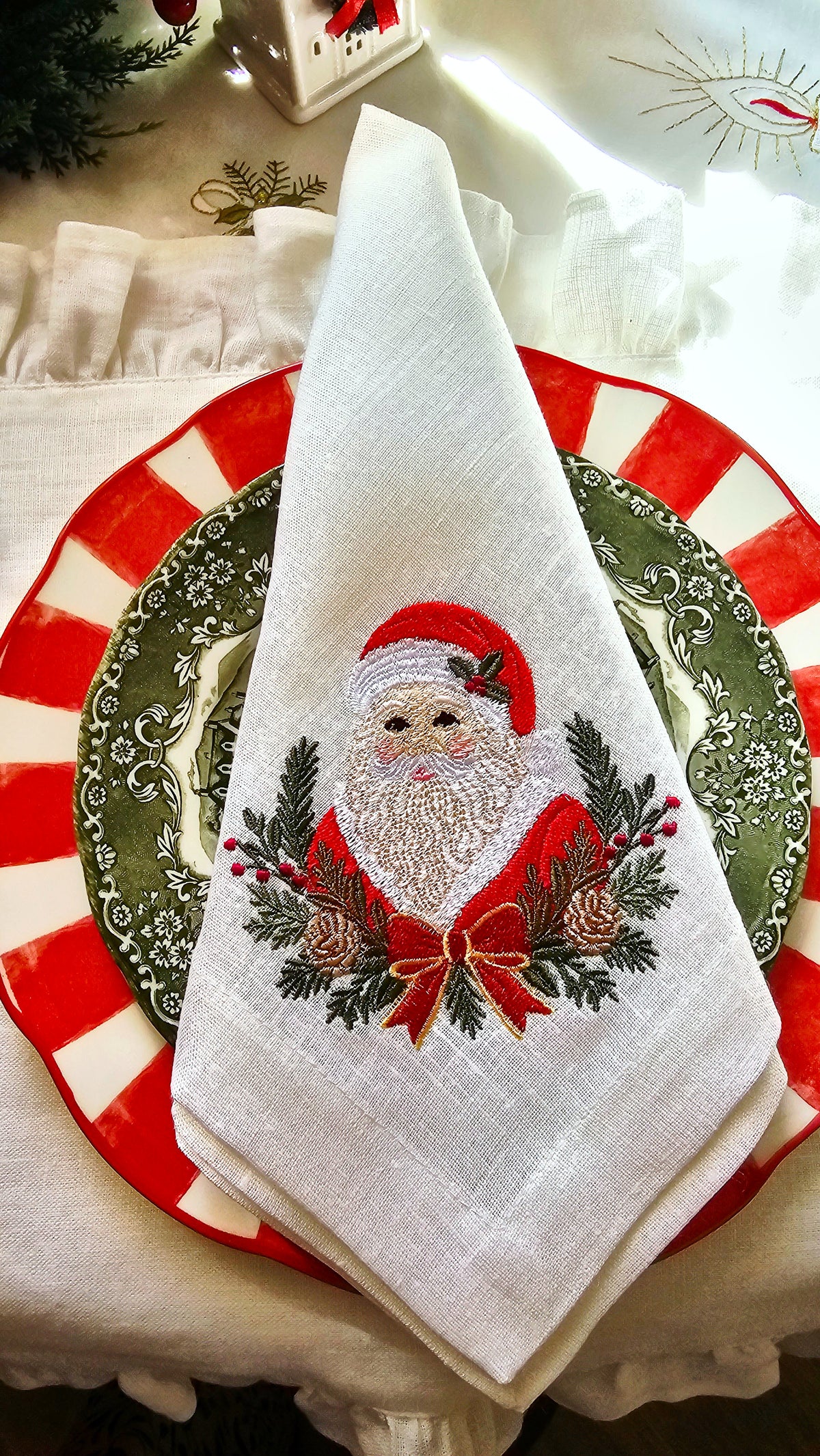 #143 | Santa Claus Pinecone Wreath
