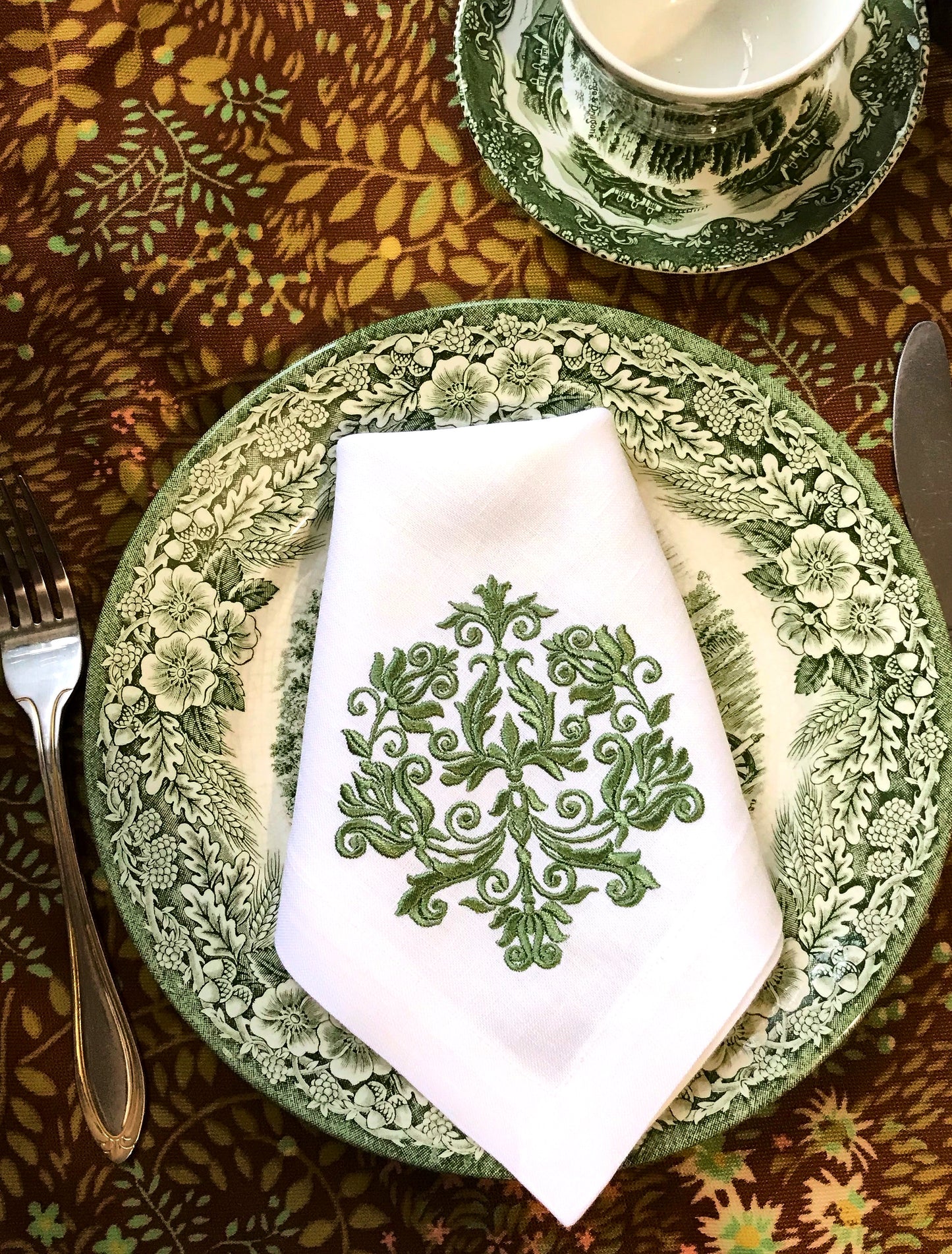 #006 | Scrolled Acanthus Medallion Motif