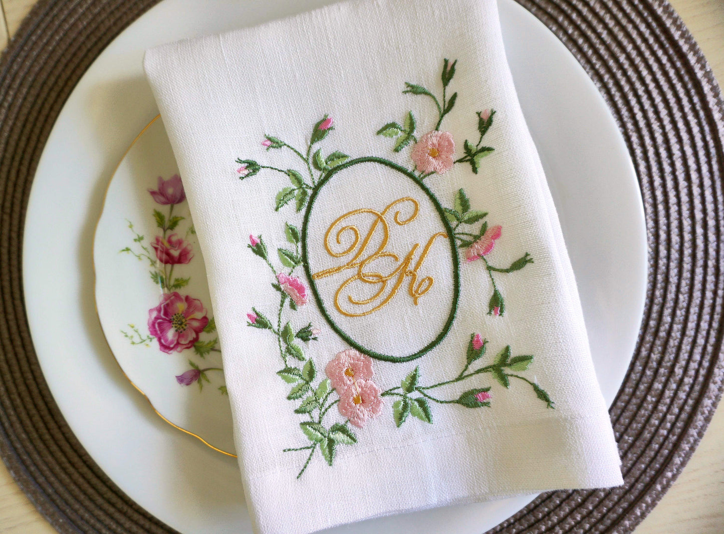 #101 | Oval Garland Frame with Pink Blossoms | Personalized