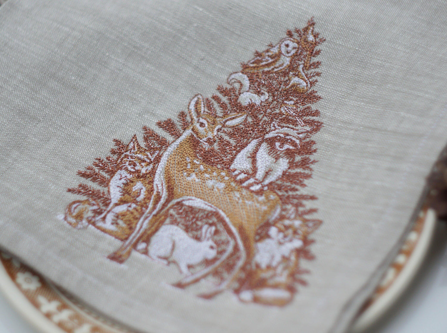 embroidered christmas cloth napkins, christmas table decoration, Holiday Table Decor, beige napkins, Cloth Dinner Napkins, linen napkins