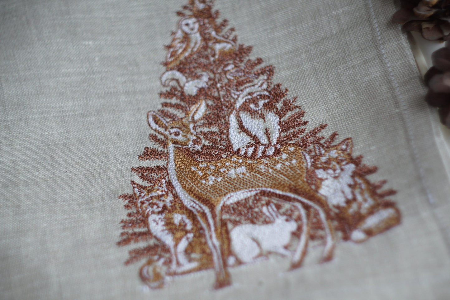 embroidered christmas cloth napkins, christmas table decoration, Holiday Table Decor, beige napkins, Cloth Dinner Napkins, linen napkins