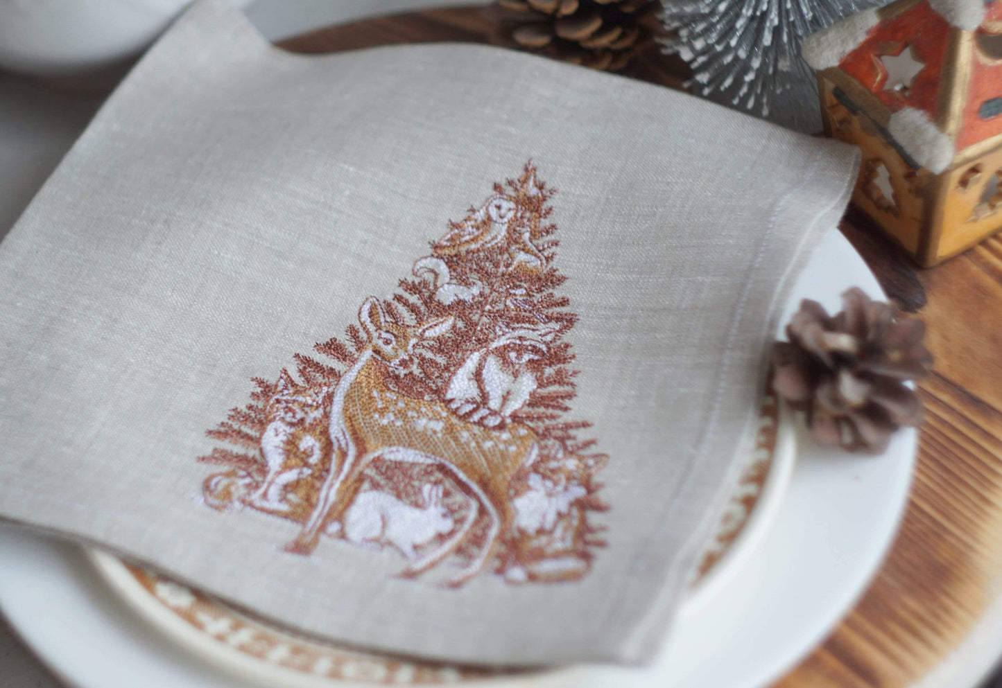 embroidered christmas cloth napkins, christmas table decoration, Holiday Table Decor, beige napkins, Cloth Dinner Napkins, linen napkins