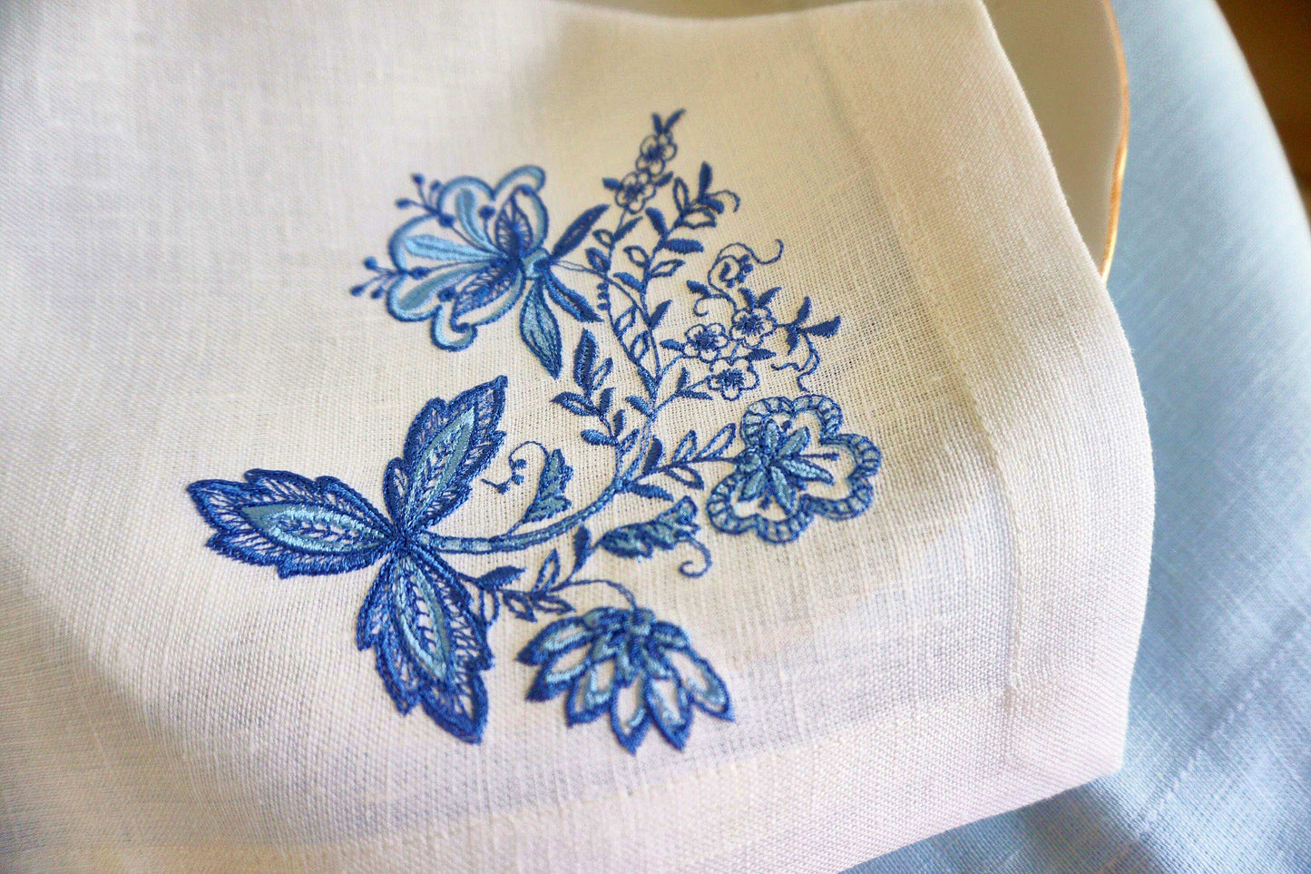 #091 | Blue Delft-Style Floral Spray