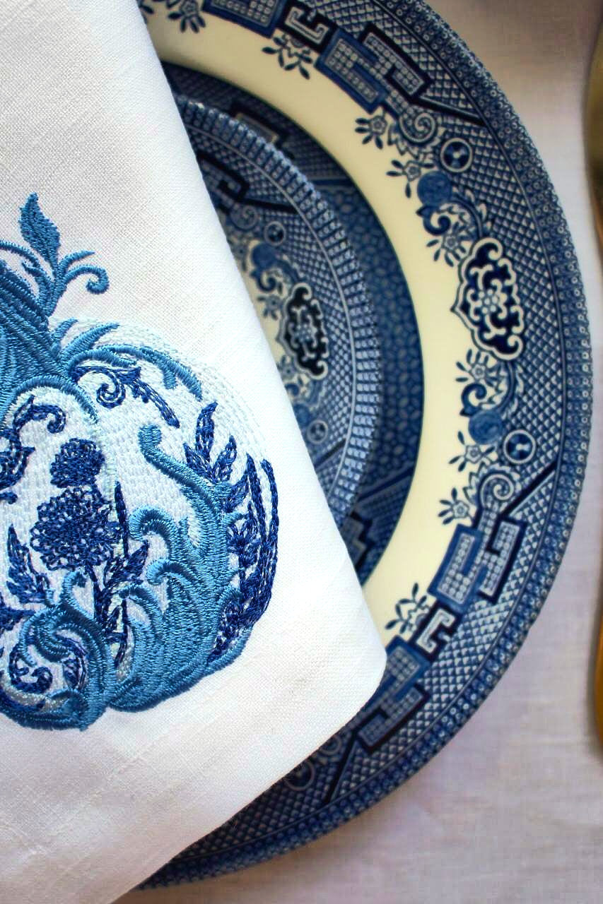 #095 | Baroque Swirl Pumpkin with Floral Center