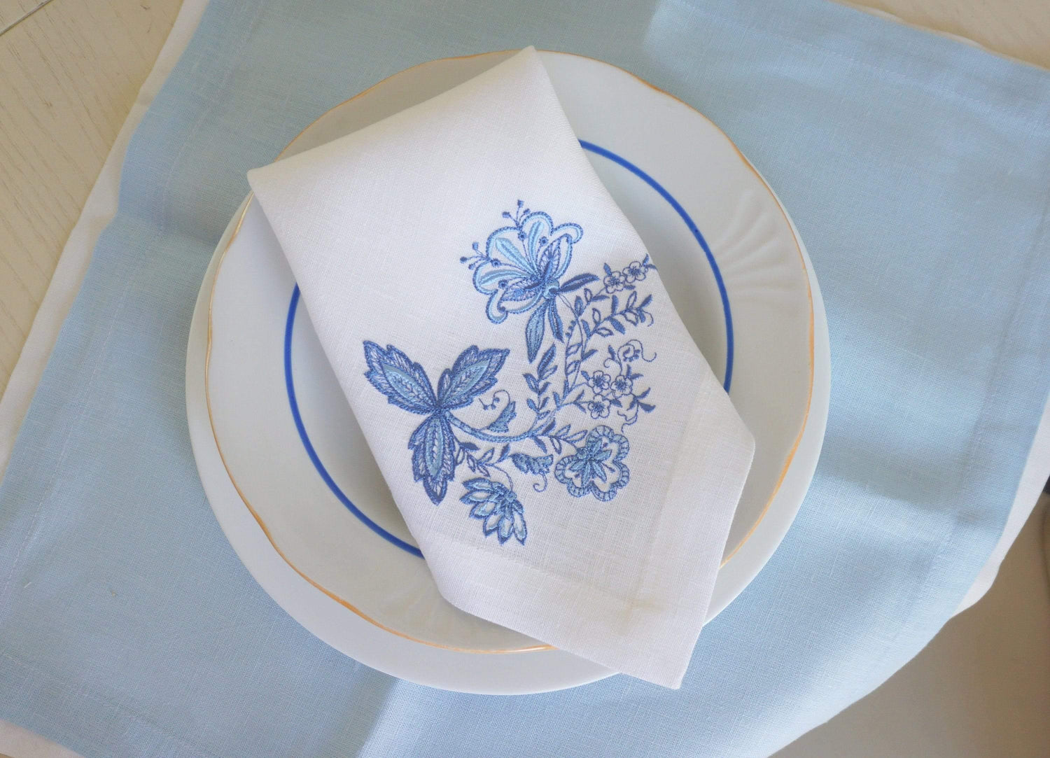 Blue Embroidered Napkins Floral, linen napkins, table decoration, Embroidered Cloth Dinner Napkins, floral napkins, Wedding napkins