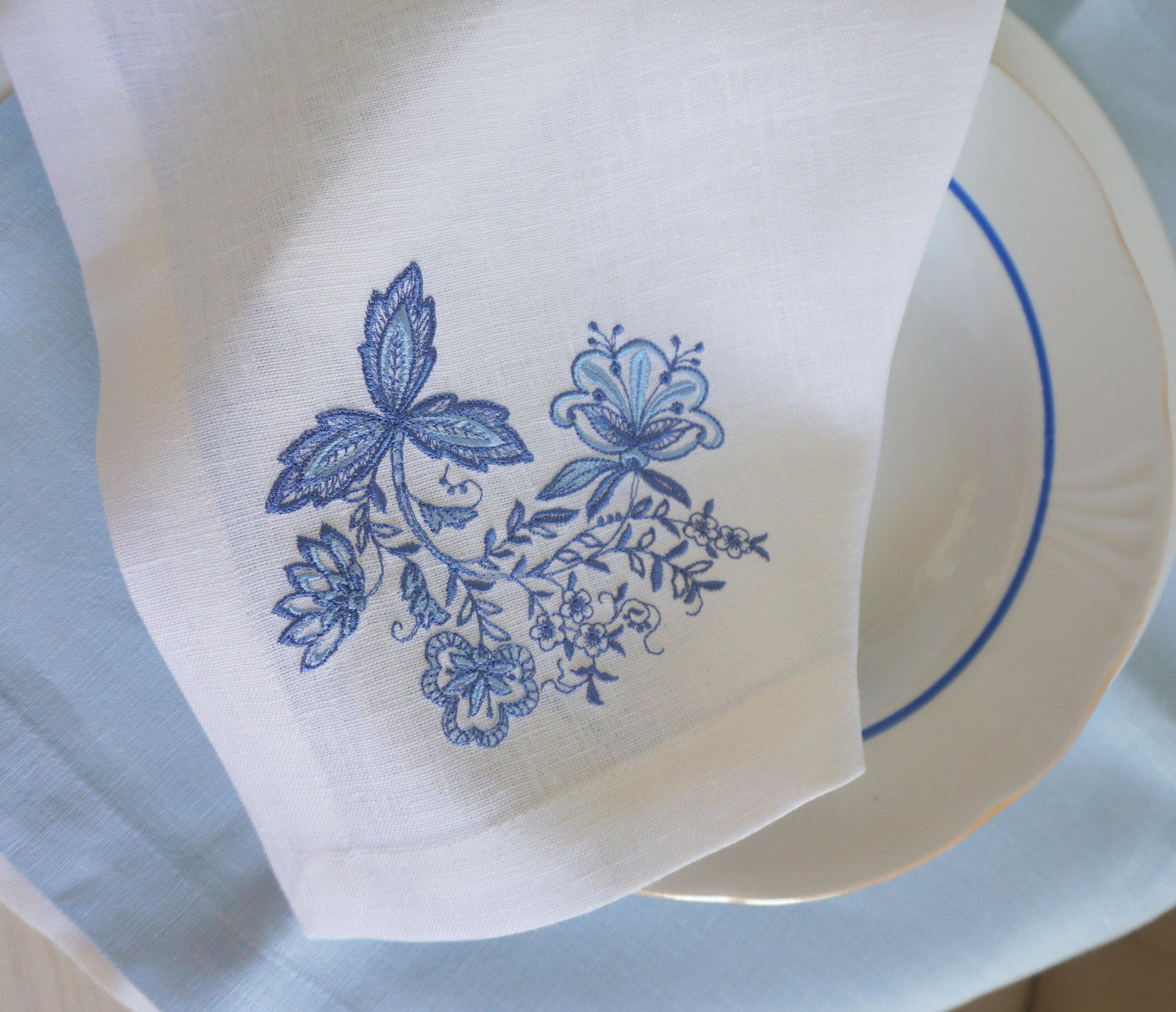 Blue Embroidered Napkins Floral, linen napkins, table decoration, Embroidered Cloth Dinner Napkins, floral napkins, Wedding napkins