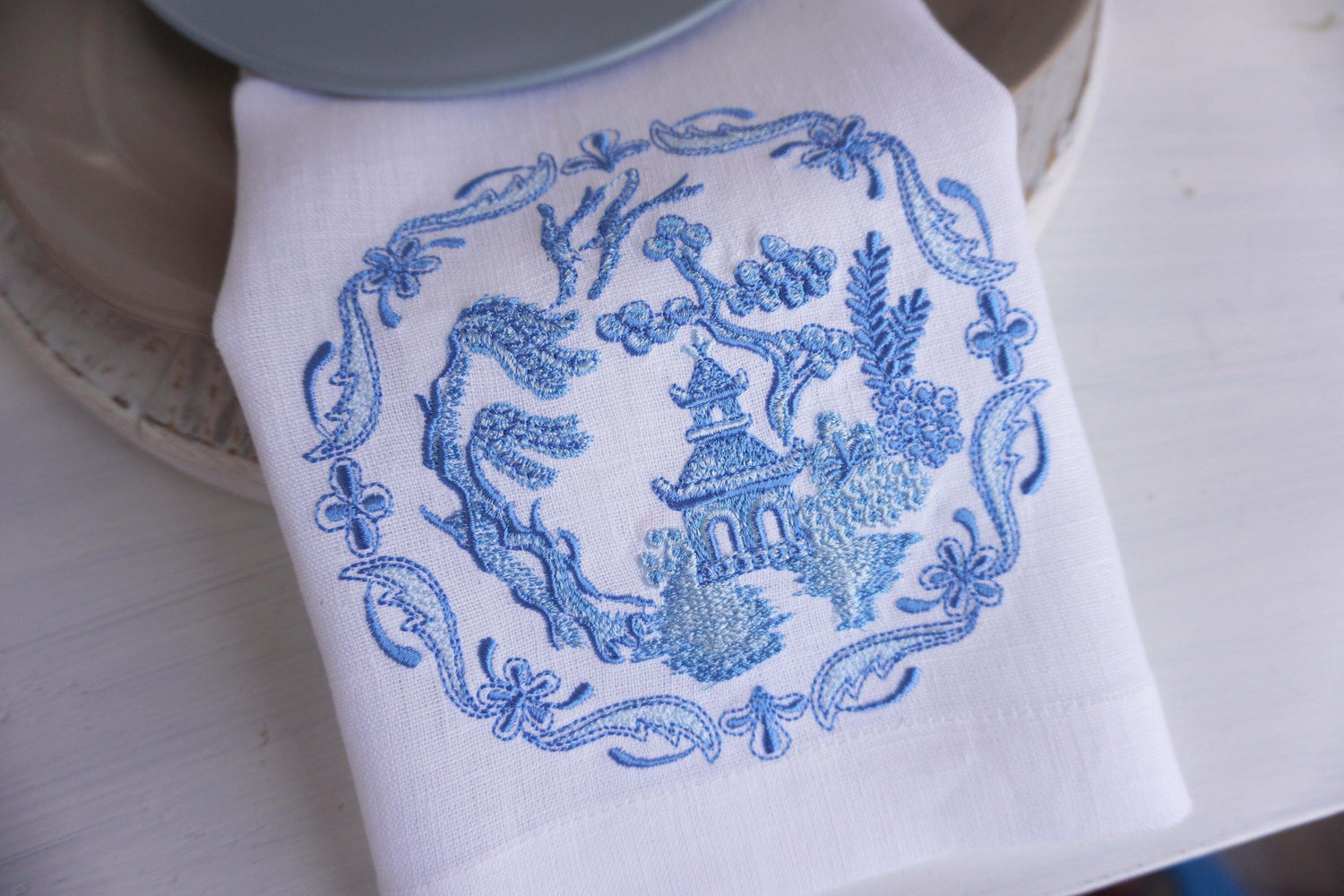 Blue Embroidered Napkins, linen napkins, table decoration, Embroidered Cloth Dinner Napkins, CHINOISERIE BIRDHOUSE, Wedding napkins