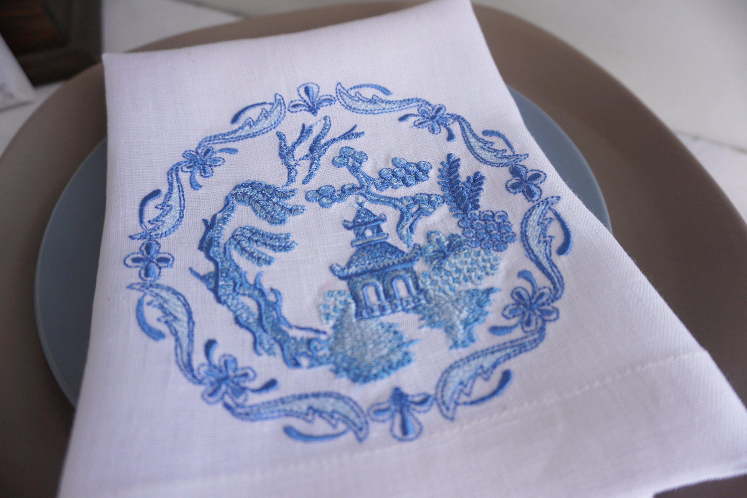 Blue Embroidered Napkins, linen napkins, table decoration, Embroidered Cloth Dinner Napkins, CHINOISERIE BIRDHOUSE, Wedding napkins