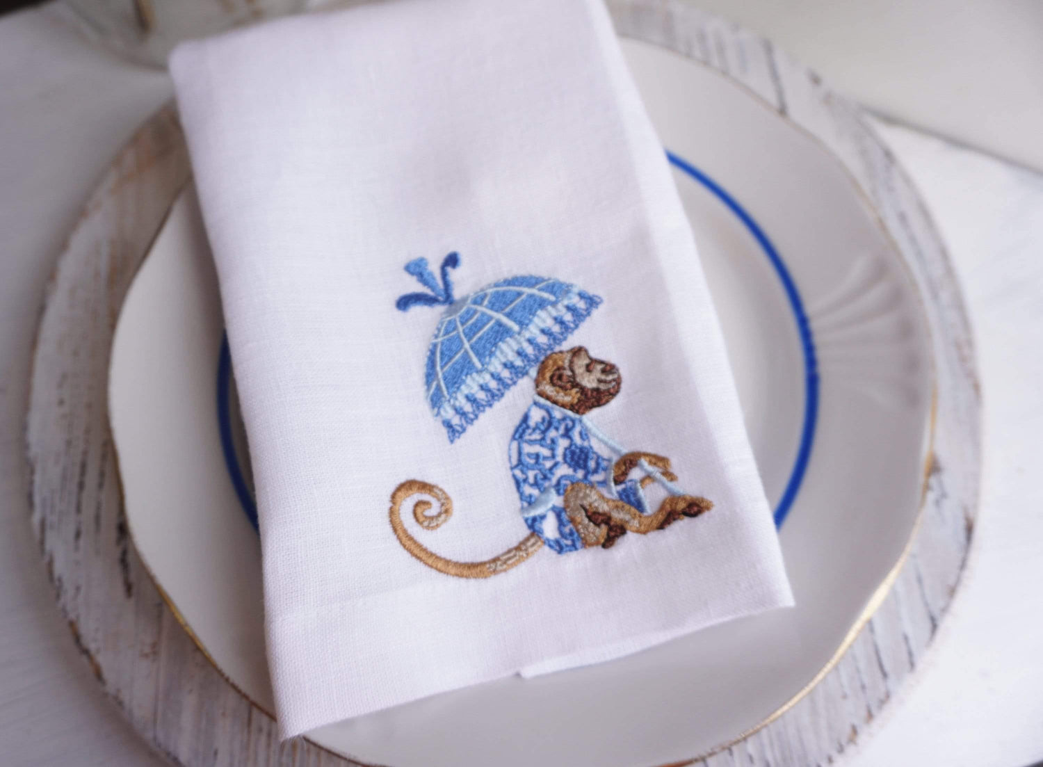 Blue Embroidered linen Napkins, table decoration, Embroidered Cloth Dinner Napkins, CHINOISERIE, Wedding napkins, monkey with umbrellas